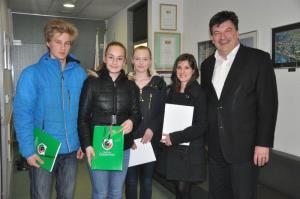 b_800_600_0_00_images_stories_Novice_2015_Intervju_ucencev_Osnovne_sole_Brinje_Grosuplje_z_zupanom_dr_Petrom_Verlicem_6