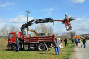 b_800_600_0_00_images_stories_Novice_2015_Nov_gnezditveni_podstavek_za_se_en_par_storkelj_9t