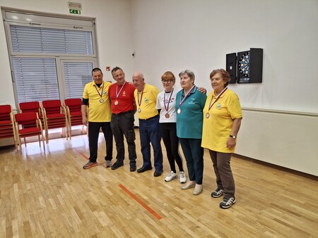 Naša Nežka Kovačič in drugi zmagovalci pokrajinskega prvenstva v pikadu v Družbenem domu Grosuplje