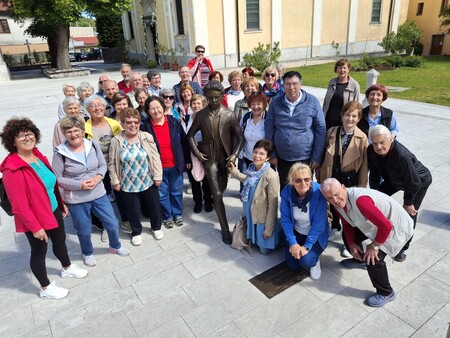 Izlet na slovenski Kras - Pri novem spomeniku Srečka Kosovela v Sežani
