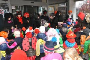 b_800_600_0_00_images_stories_Novice_2015_Maskarce_iz_vrtca_Kobacaj_obiskale_obcinsko_upravo_5