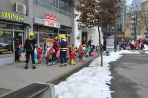 b_800_600_0_00_images_stories_Novice_2015_Maskarce_iz_vrtca_Kobacaj_obiskale_obcinsko_upravo_7