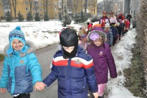 b_800_600_0_00_images_stories_Novice_2015_Maskarce_iz_vrtca_Kobacaj_obiskale_obcinsko_upravo_9d