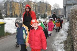 b_800_600_0_00_images_stories_Novice_2015_Maskarce_iz_vrtca_Kobacaj_obiskale_obcinsko_upravo_9g