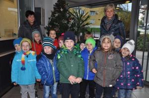 b_800_600_0_00_images_stories_Novice_2014_Pticki_iz_vrtca_Rozle_okrasili_bozicno_smrecico_5