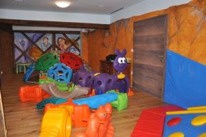 b_800_600_0_00_images_stories_Novice_2014_Prenovljen_piknik_prostor_pr_Mrtinet_5