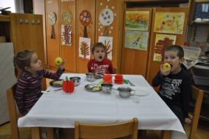b_800_600_0_00_images_stories_Novice_2014_Na_tradicionalnem_slovenskem_zajtrku_v_vrtcu_Tinkara_9j