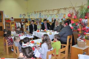 b_800_600_0_00_images_stories_Novice_2014_Na_tradicionalnem_slovenskem_zajtrku_v_vrtcu_Tinkara_9l