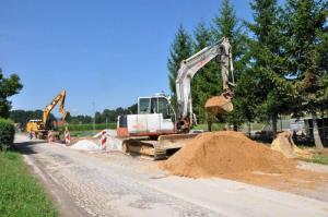 b_800_600_0_00_images_stories_Novice_2014_Socasno_ob_izgradnji_kanalizacije_v_Ponovi_vasi_intenzivna_dela_tudi_na_cesti_9g