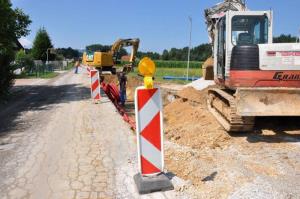 b_800_600_0_00_images_stories_Novice_2014_Socasno_ob_izgradnji_kanalizacije_v_Ponovi_vasi_intenzivna_dela_tudi_na_cesti_9h