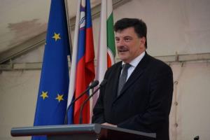 b_800_600_0_00_images_stories_Novice_2014_105_let_gasilstva_v_Grosupljem_9o