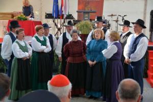 b_800_600_0_00_images_stories_Novice_2014_105_let_gasilstva_v_Grosupljem_9zb