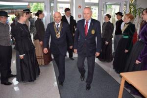b_800_600_0_00_images_stories_Novice_2014_Rotary_klub_Grosuplje_obcanom_podaril_spomenik_2