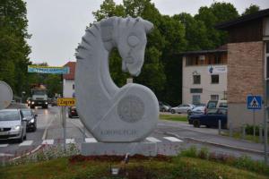 b_800_600_0_00_images_stories_Novice_2014_Rotary_klub_Grosuplje_obcanom_podaril_spomenik_9l