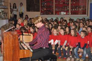 b_800_600_0_00_images_stories_Novice_2014_Dobrodelni_koncert_Od_pomladi_do_pomladi_9a