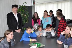 b_800_600_0_00_images_stories_Novice_2014_Ucenci_7_b_razreda_Osnovne_sole_Brinje_Grosuplje_obiskali_obcinsko_upravo_9b
