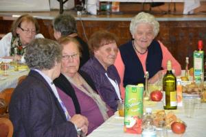 b_800_600_0_00_images_stories_Novice_2014_Druzabno_srecanje_Smarcanov_ki_stejejo_80_let_in_vec_9