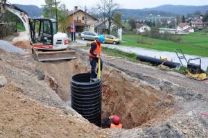 b_800_600_0_00_images_stories_Novice_2014_Dela_za_izgradnjo_kanalizacije_in_nadgradnjo_centralne_cistilne_naprave_so_v_polnem_teku_9zg