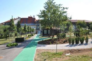 b_800_600_0_00_images_stories_Novice_2017_Nov_plocnik_pri_Domu_starejsih_obcanov_Grosuplje_9