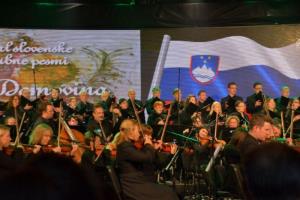 b_800_600_0_00_images_stories_Novice_2013_2._Festival_slovenske_domoljubne_pesmi_Mati_domovina_napolnil_Sportno_dvorano_Brinje_Grosuplje_8