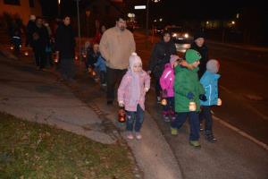 b_800_600_0_00_images_stories_Novice_2013_15._tradicionalni_pohod_z_luckami_po_ulicah_Grosupljega_5