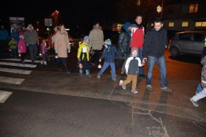 b_800_600_0_00_images_stories_Novice_2013_15._tradicionalni_pohod_z_luckami_po_ulicah_Grosupljega_9b