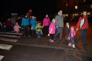 b_800_600_0_00_images_stories_Novice_2013_15._tradicionalni_pohod_z_luckami_po_ulicah_Grosupljega_9c