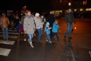 b_800_600_0_00_images_stories_Novice_2013_15._tradicionalni_pohod_z_luckami_po_ulicah_Grosupljega_9f