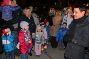 b_800_600_0_00_images_stories_Novice_2013_15._tradicionalni_pohod_z_luckami_po_ulicah_Grosupljega_9i