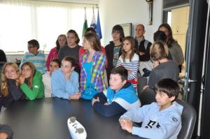 b_800_600_0_00_images_stories_Novice_2013_Ucenci_Osnovne_sole_Brinje_Grosuplje_obiskali_obcinsko_upravo_6