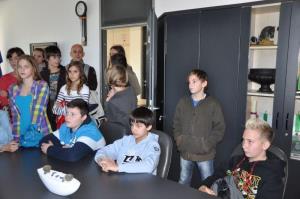 b_800_600_0_00_images_stories_Novice_2013_Ucenci_Osnovne_sole_Brinje_Grosuplje_obiskali_obcinsko_upravo_7