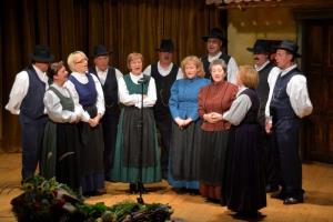 b_800_600_0_00_images_stories_Novice_2013_Fantje_po_polj_gredo_3