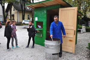 b_800_600_0_00_images_stories_Novice_2013_V_Grosupljem_zadisalo_po_pecenem_kostanju_3