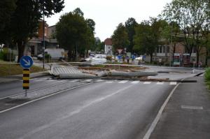 b_800_600_0_00_images_stories_Novice_2013_Orkanski_veter_v_Grosupljem_odkrival_strehe_in_podiral_drevesa_3