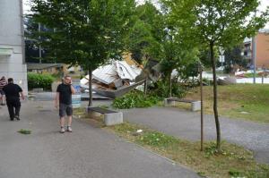 b_800_600_0_00_images_stories_Novice_2013_Orkanski_veter_v_Grosupljem_odkrival_strehe_in_podiral_drevesa_9m