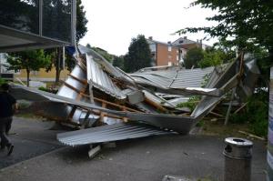 b_800_600_0_00_images_stories_Novice_2013_Orkanski_veter_v_Grosupljem_odkrival_strehe_in_podiral_drevesa_9o