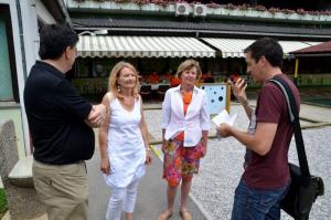 b_800_600_0_00_images_stories_Novice_2013_V_vrtcu_Kekec_in_Pastircek_parketarji_obnovili_tla_sestih_igralnic_6