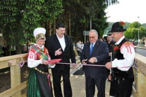 b_800_600_0_00_images_stories_Novice_2013_Otvoritev_povezovalnega_plocnika_med_prijateljskima_obcinama_Skofljica_in_Grosuplje_9e