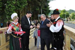 b_800_600_0_00_images_stories_Novice_2013_Otvoritev_povezovalnega_plocnika_med_prijateljskima_obcinama_Skofljica_in_Grosuplje_9f