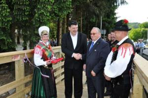 b_800_600_0_00_images_stories_Novice_2013_Otvoritev_povezovalnega_plocnika_med_prijateljskima_obcinama_Skofljica_in_Grosuplje_9g