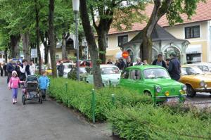 b_800_600_0_00_images_stories_Novice_2013_18_vseslovensko_srecanje_ljubiteljev_starodobnih_vozil_Skofljica_s_postankom_v_Grosupljem_9p