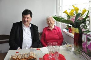 b_800_600_0_00_images_stories_Novice_2013_Nasa_obcanka_Anna_Gerzelj_praznovala_103_rojstni_dan_3