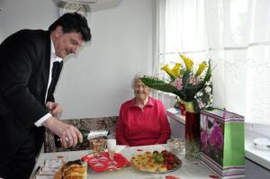 b_800_600_0_00_images_stories_Novice_2013_Nasa_obcanka_Anna_Gerzelj_praznovala_103_rojstni_dan_4