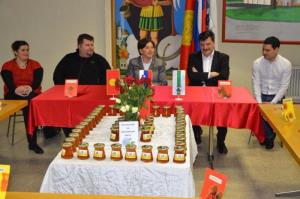 b_800_600_0_00_images_stories_Novice_2013_Druzenje_ob_materinskem_dnevu_z_Ljudmilo_Novak_2