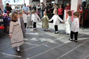 b_800_600_0_00_images_stories_Novice_2013_Velikonocna_razstava_Drustva_podezelskih_zena_Soncnica_9c