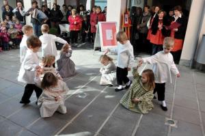 b_800_600_0_00_images_stories_Novice_2013_Velikonocna_razstava_Drustva_podezelskih_zena_Soncnica_9d