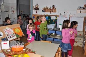 b_800_600_0_00_images_stories_Novice_2013_Zupan_dr._Peter_Verlic_nase_malcke_presenetil_z_darilci_4