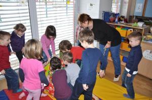 b_800_600_0_00_images_stories_Novice_2013_Zupan_dr._Peter_Verlic_nase_malcke_presenetil_z_darilci_8