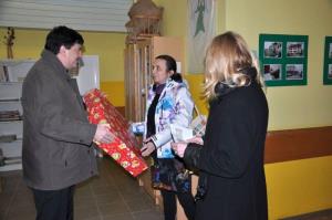 b_800_600_0_00_images_stories_Novice_2013_Zupan_dr._Peter_Verlic_nase_malcke_presenetil_z_darilci_9a