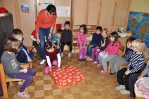 b_800_600_0_00_images_stories_Novice_2013_Zupan_dr._Peter_Verlic_nase_malcke_presenetil_z_darilci_9k